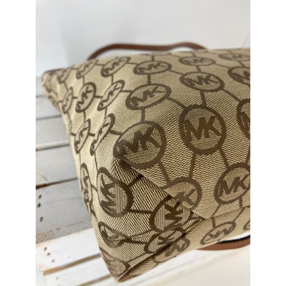 MICHAEL KORS, NWT LARGE CANVAS SIGNATURE PRINT SHOULDER BAG - Picture 9 of 16